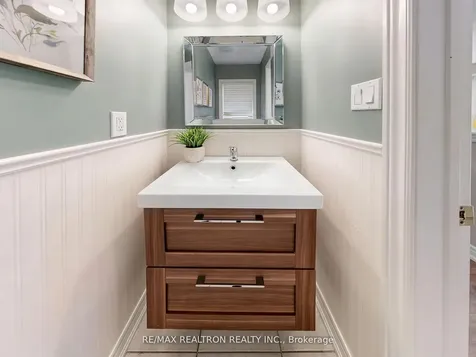 69 Matthewson Avenue W Bradford West Gwillimbury ON L3Z 0N8