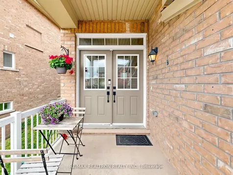 69 Matthewson Avenue W Bradford West Gwillimbury ON L3Z 0N8