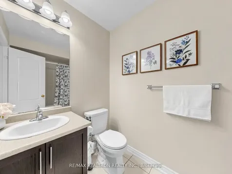 69 Matthewson Avenue W Bradford West Gwillimbury ON L3Z 0N8