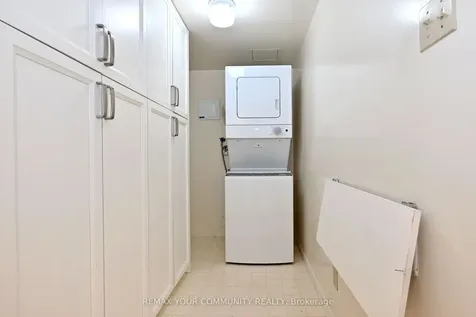 32 Clarissa Drive Richmond Hill ON L4C 9R7