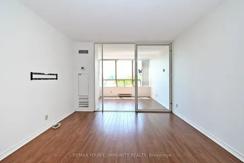 32 Clarissa Drive Richmond Hill ON L4C 9R7