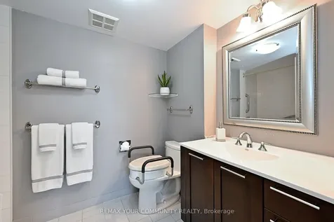 32 Clarissa Drive Richmond Hill ON L4C 9R7