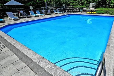 32 Clarissa Drive Richmond Hill ON L4C 9R7