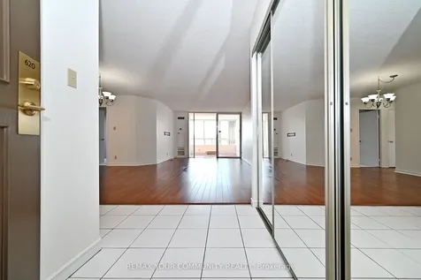 32 Clarissa Drive Richmond Hill ON L4C 9R7