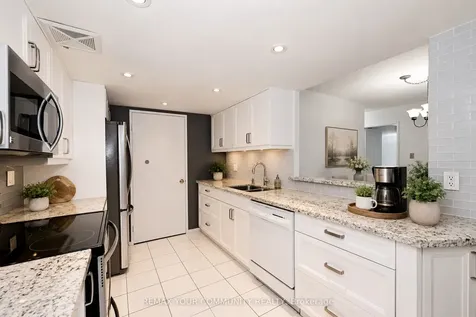32 Clarissa Drive Richmond Hill ON L4C 9R7