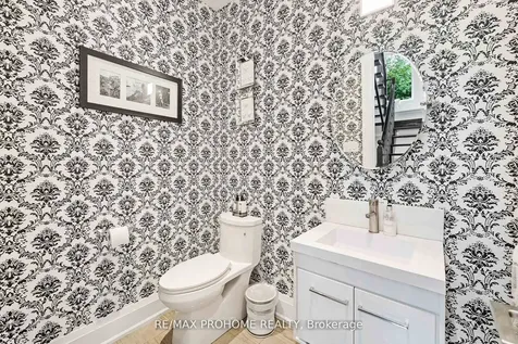 17 Alma Walker Way Markham ON L3P 0N7