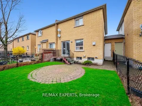 97 Pinedale Gate Vaughan ON L4L 8X3