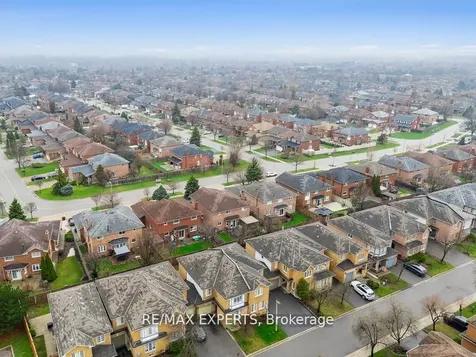 97 Pinedale Gate Vaughan ON L4L 8X3