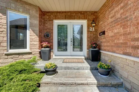 21 Fourth Avenue N Uxbridge ON L9P 1V5