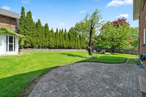 304 Firglen Ridge Vaughan ON L4L 1N7