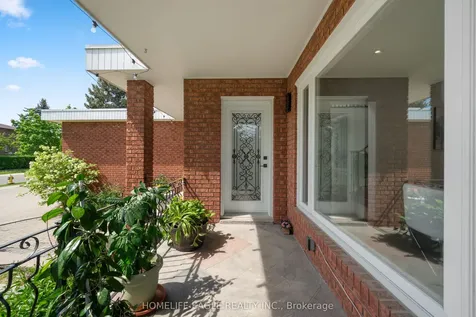 304 Firglen Ridge Vaughan ON L4L 1N7