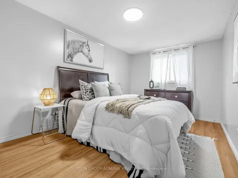 56 Oakmount Crescent Vaughan ON L4K 2C3