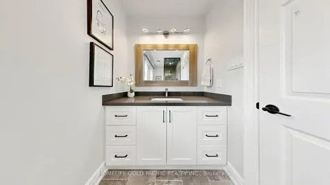 42 Rockwell Road Richmond Hill ON L4B 1B1