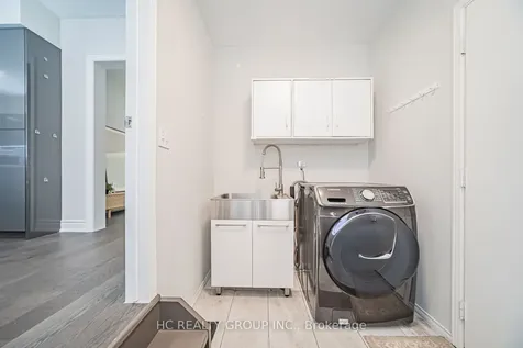 483 Menczel Crescent Newmarket ON L3X 2P6