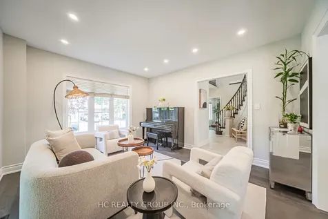 483 Menczel Crescent Newmarket ON L3X 2P6