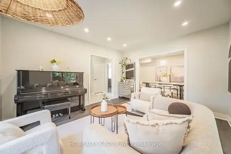 483 Menczel Crescent Newmarket ON L3X 2P6