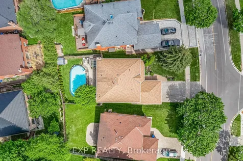 374 Savage Road Newmarket ON L3X 1S3