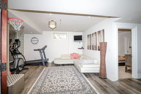 5 Trilogy Court Richmond Hill ON L4C 0M4