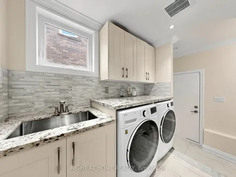 27 Crimson Court Richmond Hill ON L4C 0J5