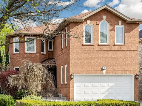 27 Crimson Court Richmond Hill ON L4C 0J5