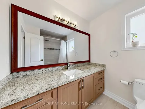 27 Crimson Court Richmond Hill ON L4C 0J5