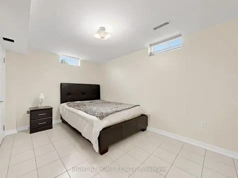 27 Crimson Court Richmond Hill ON L4C 0J5