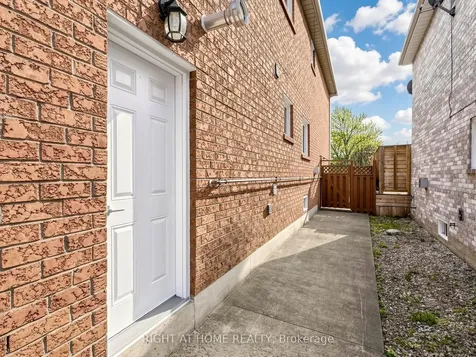 27 Crimson Court Richmond Hill ON L4C 0J5