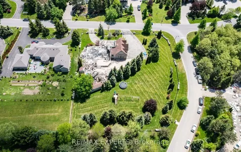 76 Forest Heights Boulevard Vaughan ON L0J 1C0