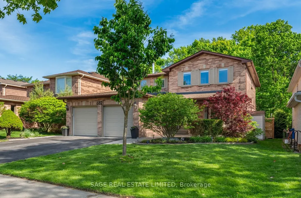 682 Leslie Valley Drive Newmarket ON L3Y 7J5