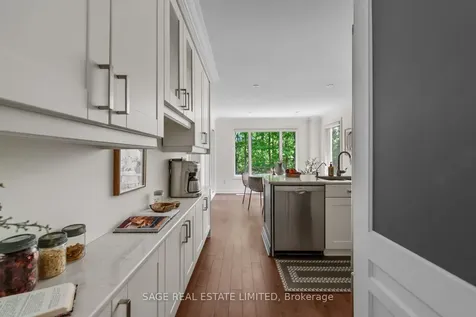 682 Leslie Valley Drive Newmarket ON L3Y 7J5