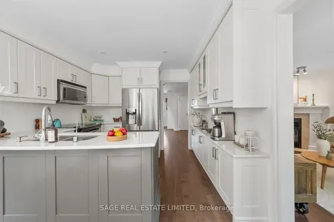 682 Leslie Valley Drive Newmarket ON L3Y 7J5