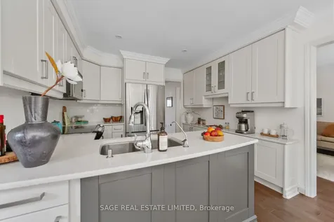 682 Leslie Valley Drive Newmarket ON L3Y 7J5