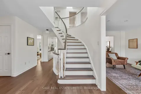 682 Leslie Valley Drive Newmarket ON L3Y 7J5