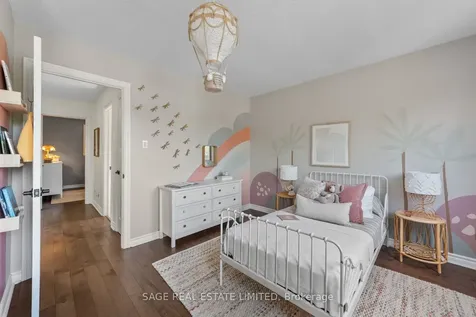 682 Leslie Valley Drive Newmarket ON L3Y 7J5