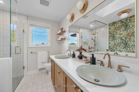 682 Leslie Valley Drive Newmarket ON L3Y 7J5