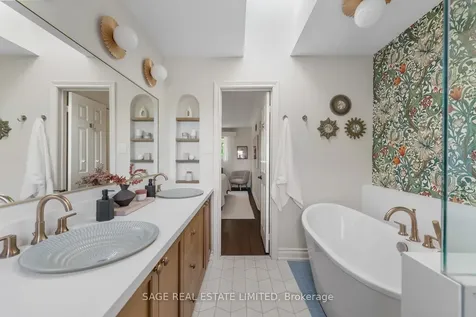 682 Leslie Valley Drive Newmarket ON L3Y 7J5