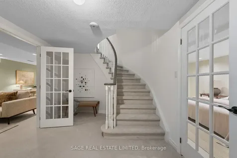 682 Leslie Valley Drive Newmarket ON L3Y 7J5