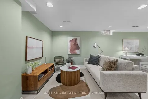 682 Leslie Valley Drive Newmarket ON L3Y 7J5