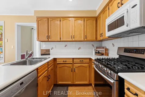 112 Doris Crescent Newmarket ON L3Y 7V5