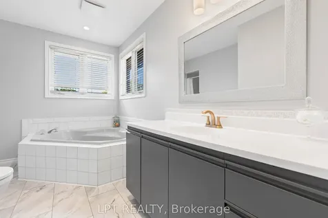 112 Doris Crescent Newmarket ON L3Y 7V5