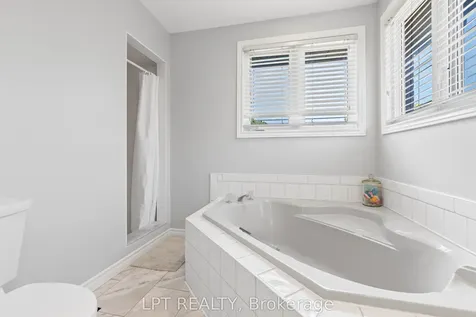 112 Doris Crescent Newmarket ON L3Y 7V5