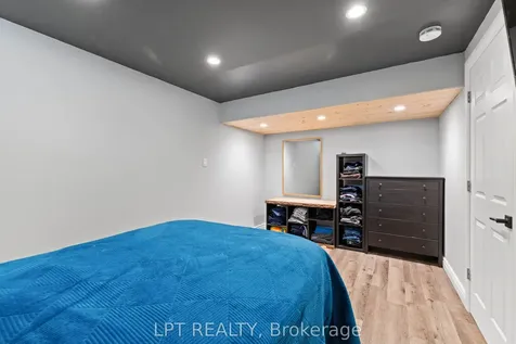 112 Doris Crescent Newmarket ON L3Y 7V5