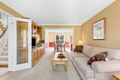 112 Doris Crescent Newmarket ON L3Y 7V5