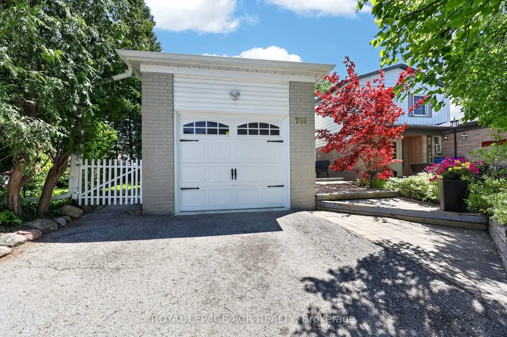 758 Beman Drive Newmarket ON L3Y 4Z2