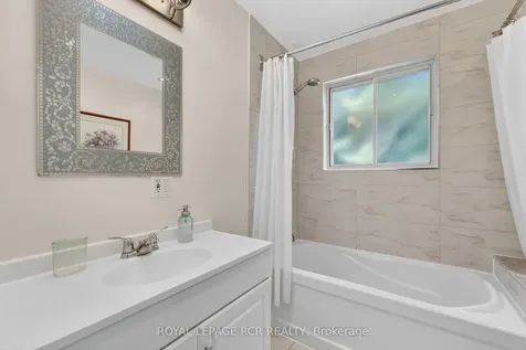 758 Beman Drive Newmarket ON L3Y 4Z2