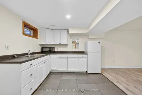 758 Beman Drive Newmarket ON L3Y 4Z2
