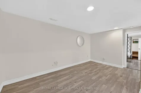 758 Beman Drive Newmarket ON L3Y 4Z2