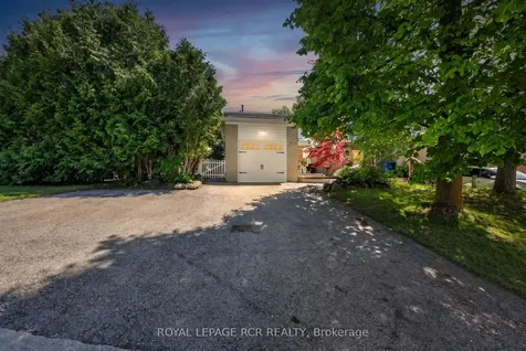 758 Beman Drive Newmarket ON L3Y 4Z2