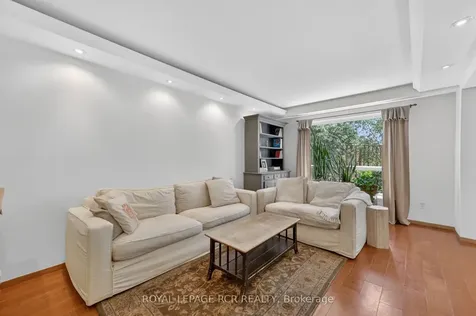 758 Beman Drive Newmarket ON L3Y 4Z2