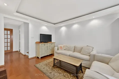 758 Beman Drive Newmarket ON L3Y 4Z2